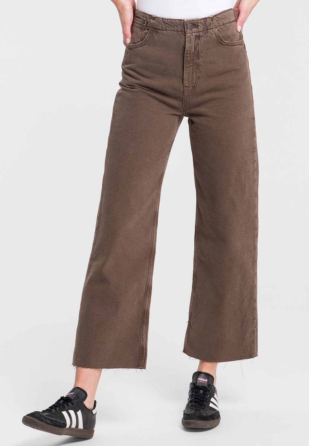

Расклешенные джинсы Cross Jeans