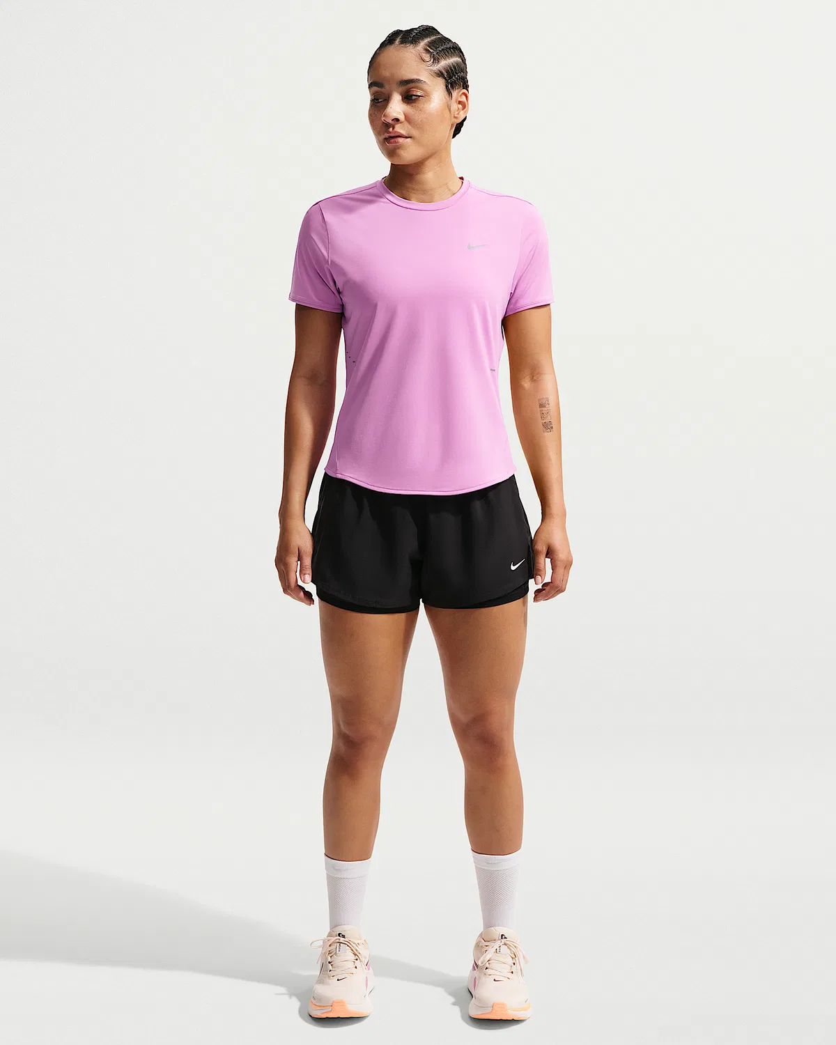 Женский топ для бега с коротким рукавом Dri-FIT Nike Swift, Light Magenta — фото 4