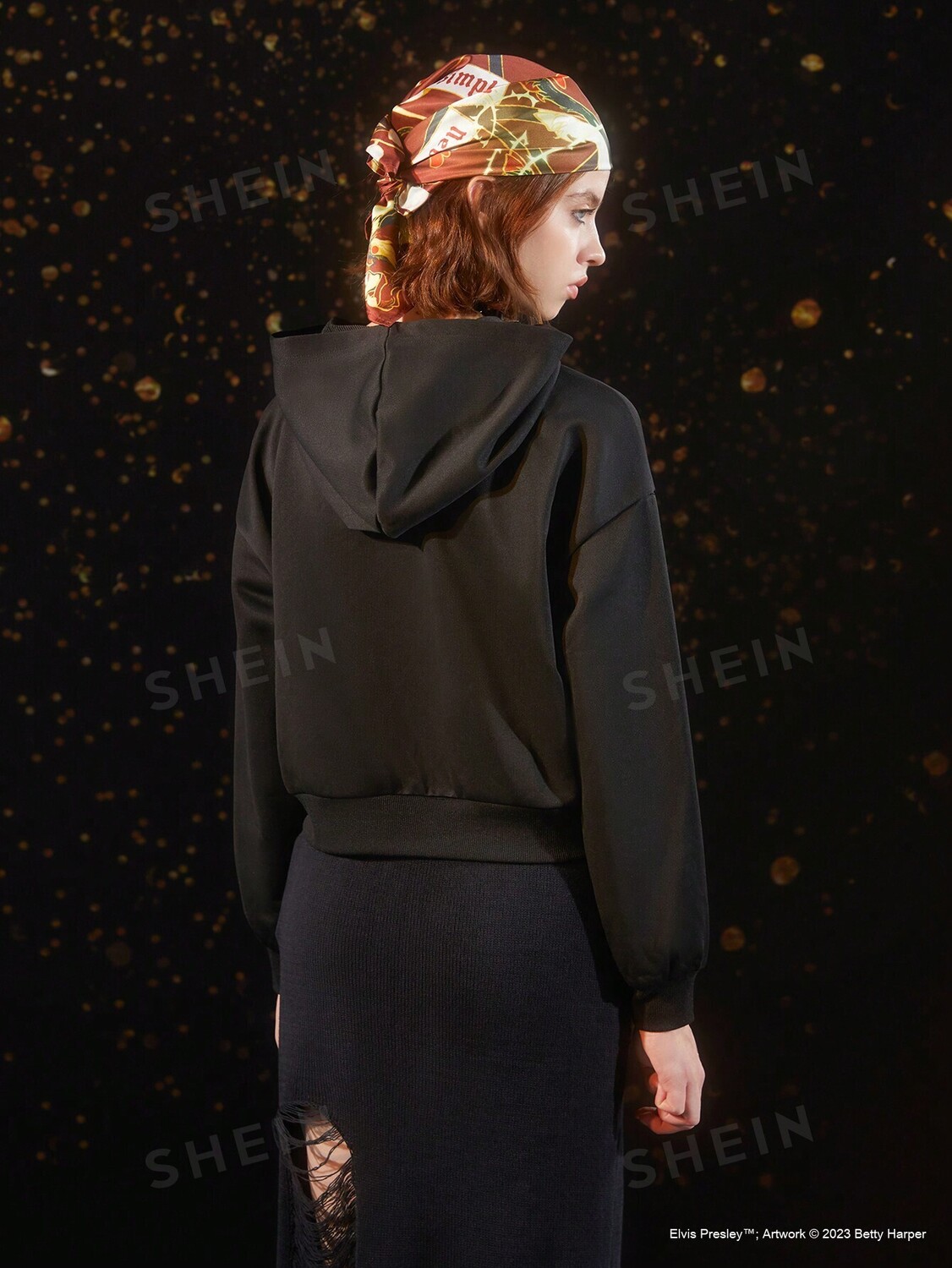 

Толстовка Shein с капюшоном и принтом, черный