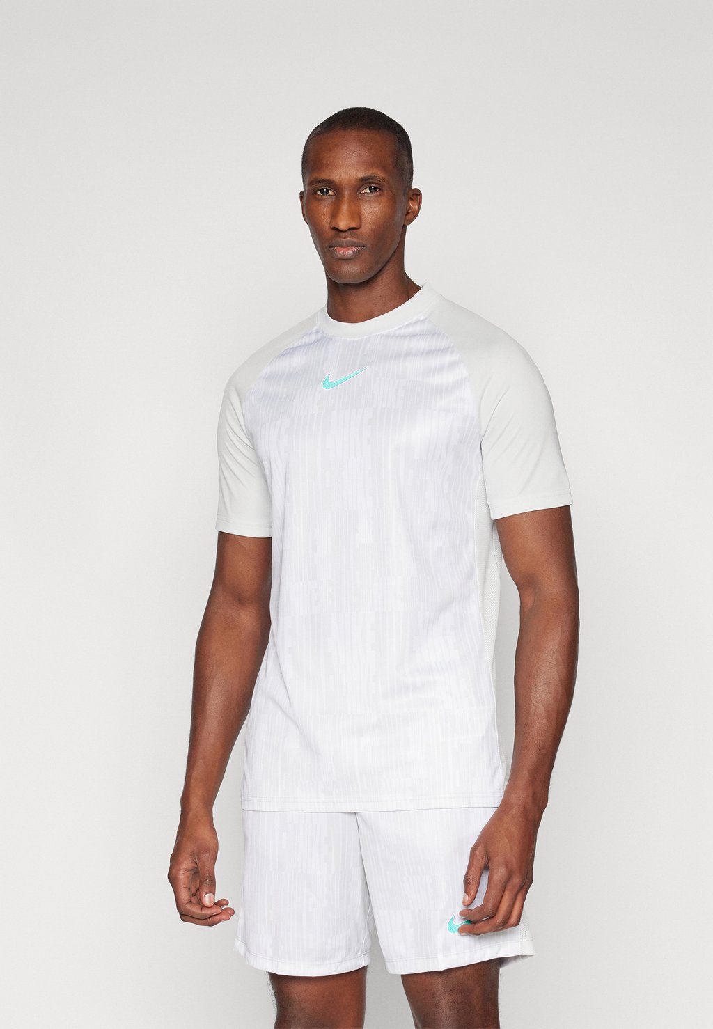 

Спортивная футболка TOP Nike Performance, светло-серый
