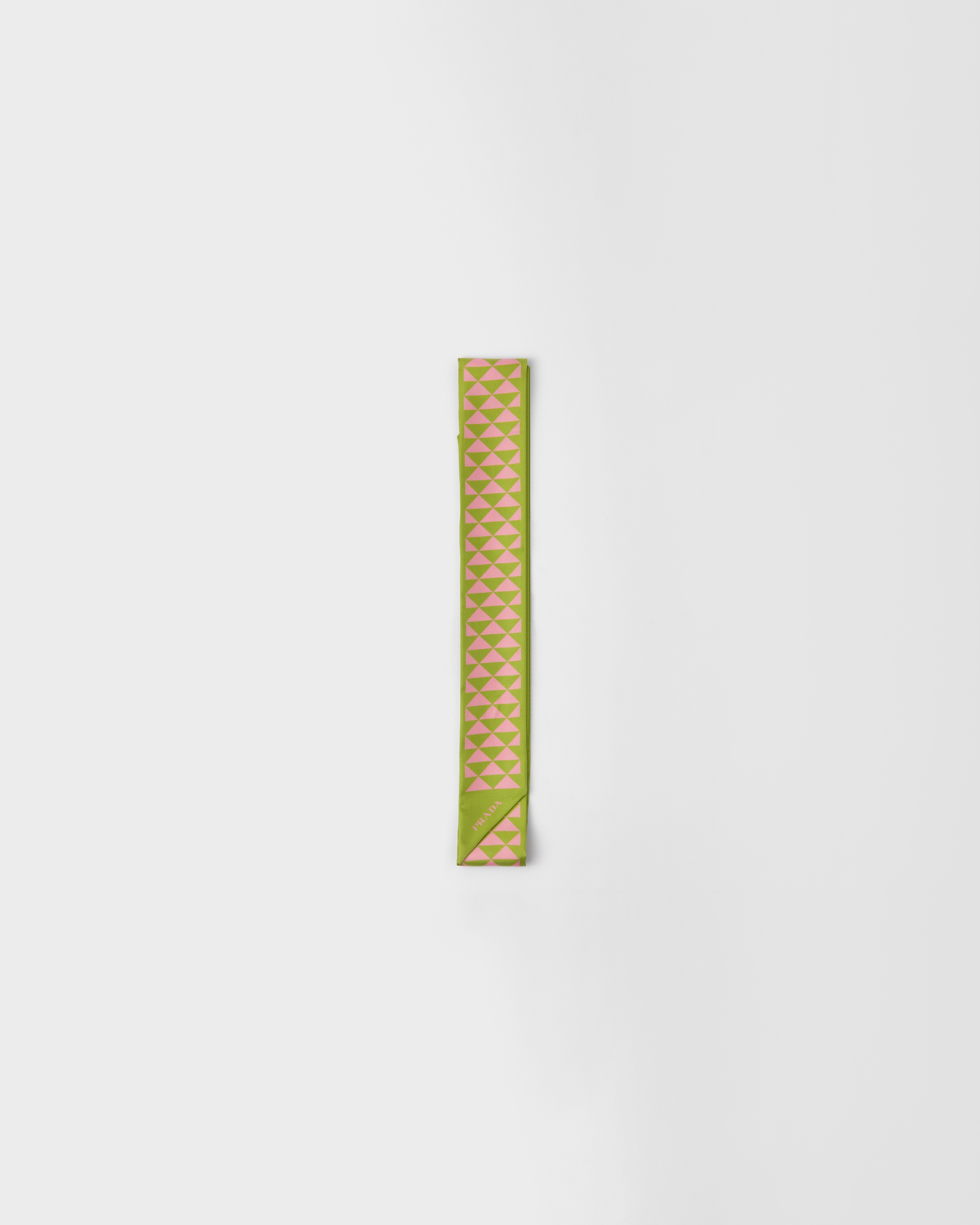 

Узкий шелковый твиловый шарф с принтом Prada, зеленый