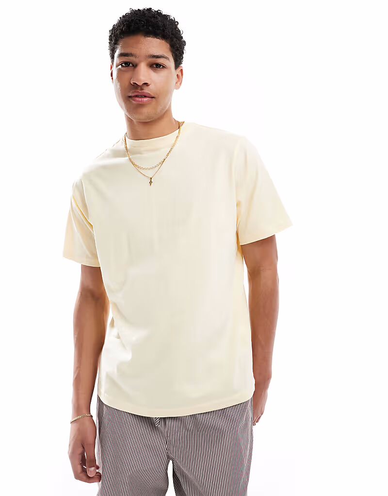 

Футболка Pull&Bear прямого кроя нежно-желтого цвета