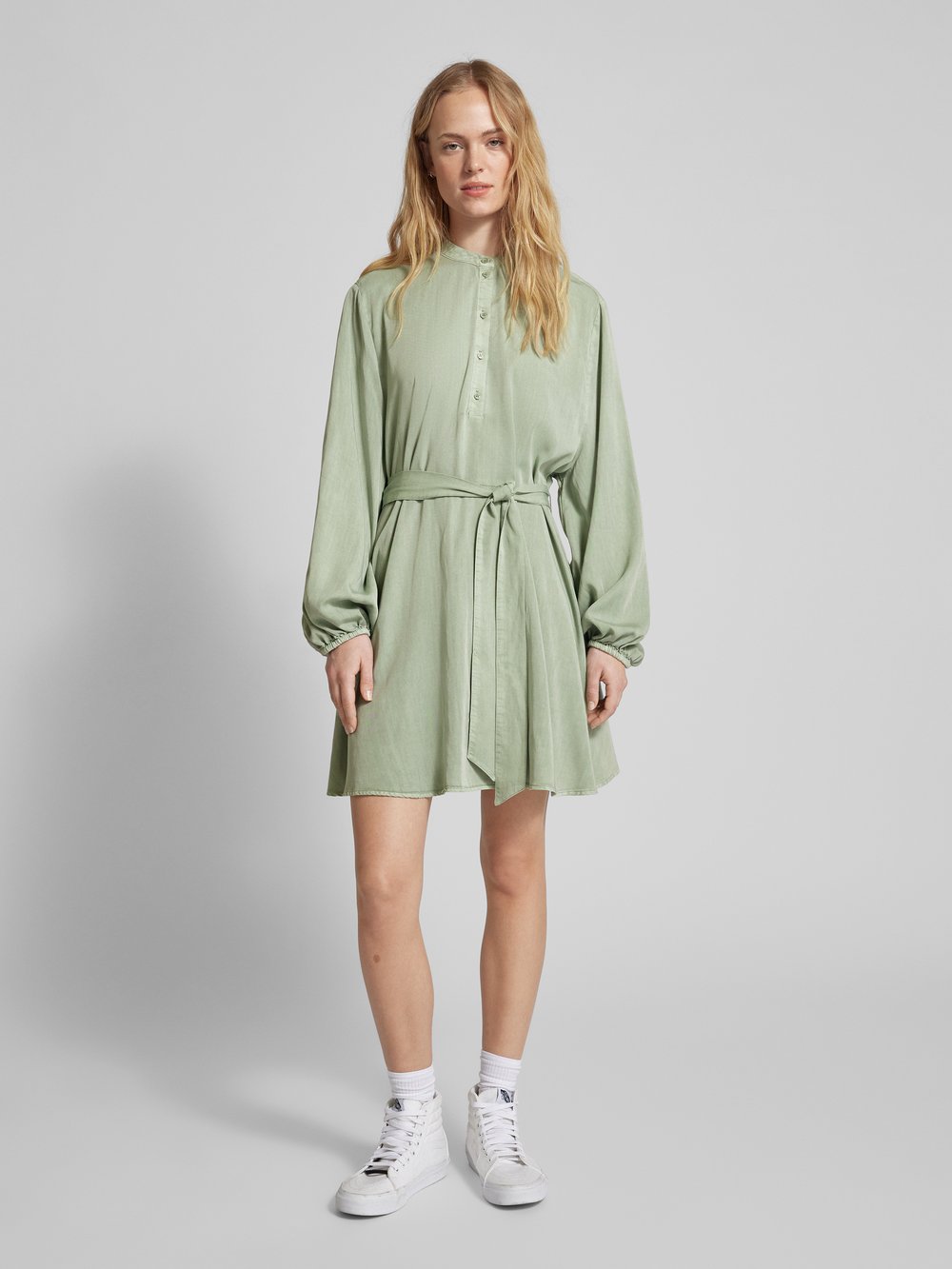 

Мини-платье с завязывающимся поясом Jake*s Casual, оливковый