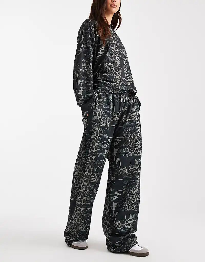 

Широкие брюки-джоггеры COLLUSION с принтом «стирающийся тигровый камуфляж»