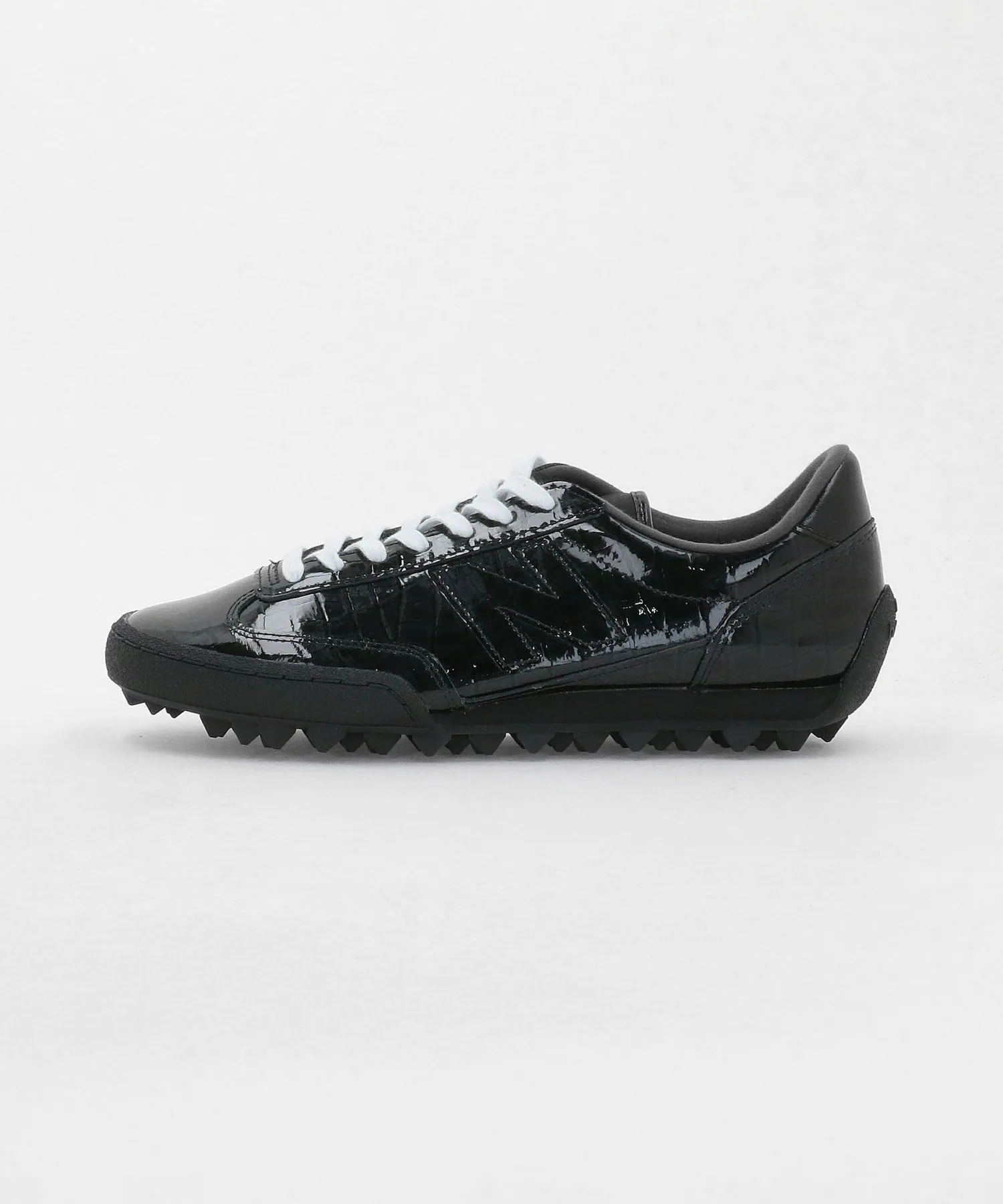 Мужские кроссовки UGTR2SV New Balance с лаконичным дизайном чёрные