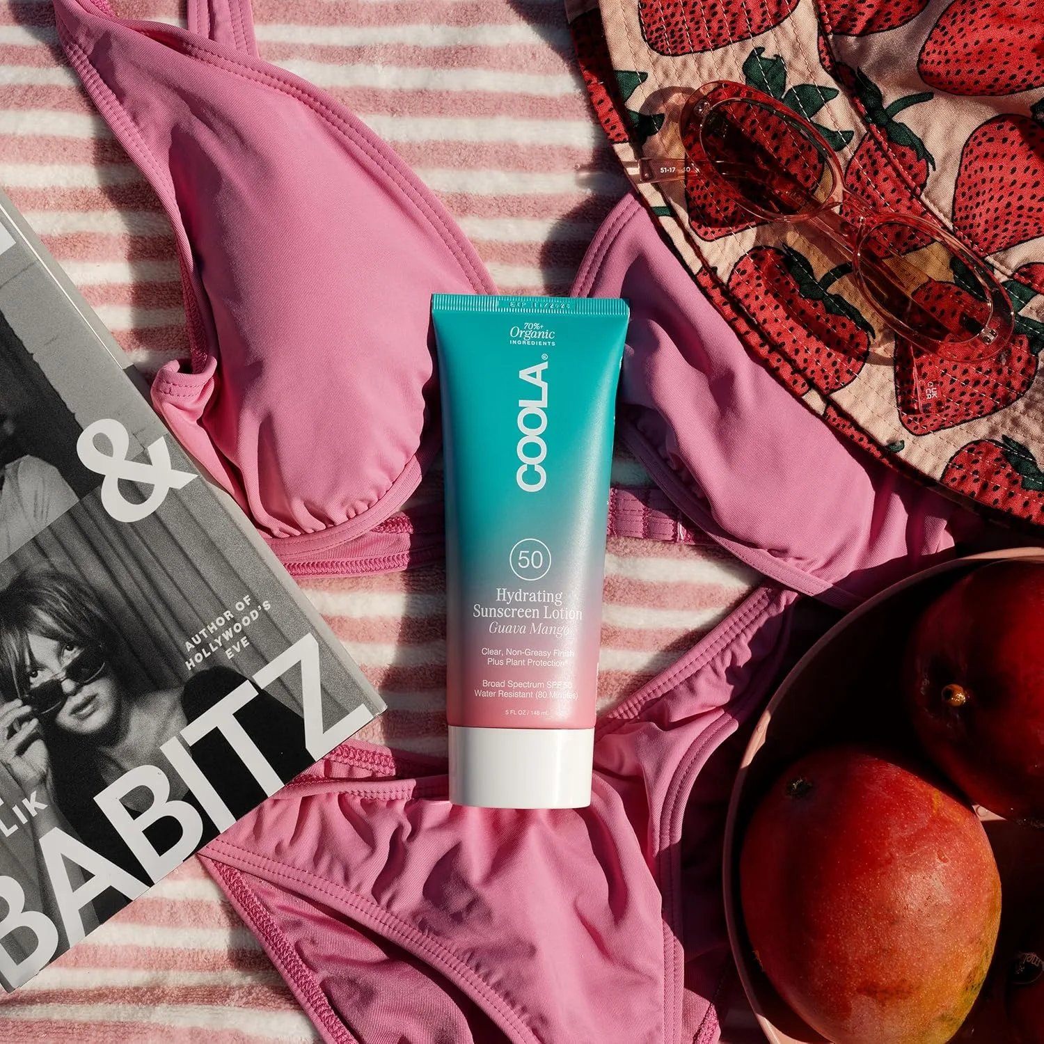 COOLA Органический солнцезащитный лосьон для тела SPF 50, протестирован дерматологами, обеспечивает ежедневную защиту кожи, подходит для веганов и не содержит глютена, аромат гуавы и манго, 140 мл., 5 FL OZ — фото 3