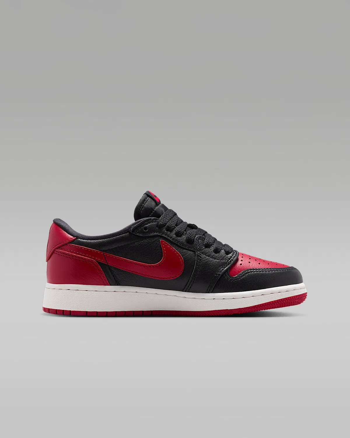 Детские кроссовки Air Jordan 1 Retro Low OG "Banned", Black/Varsity Red/Summit White/Black — фото 3