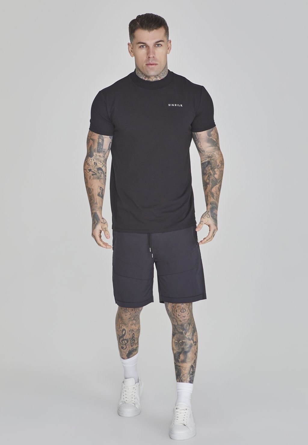 

Базовая футболка Muscle Fit SIKSILK, черная