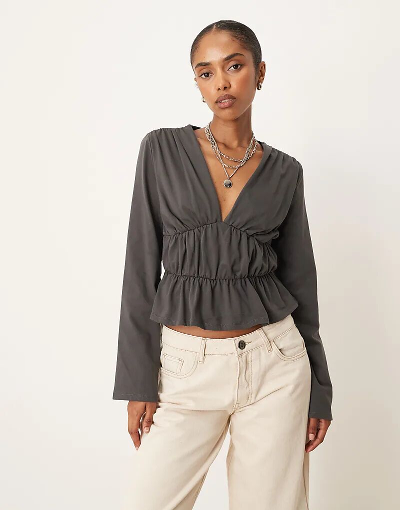 

Футболка ASOS DESIGN с длинными рукавами и оборкой в цвете «воронья ворона»