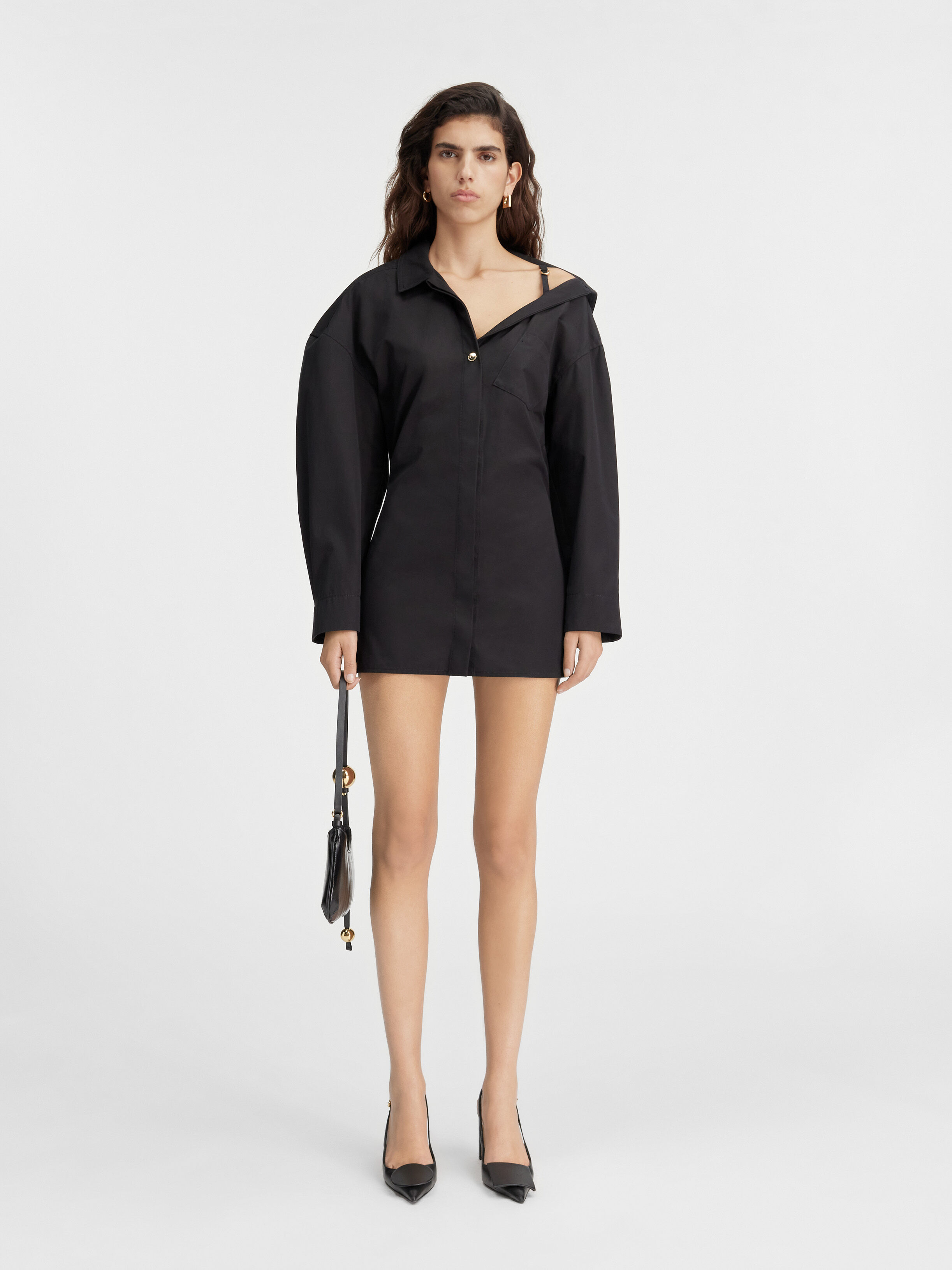 

Асимметричное мини-платье-рубашка JACQUEMUS The mini shirt dress, черный