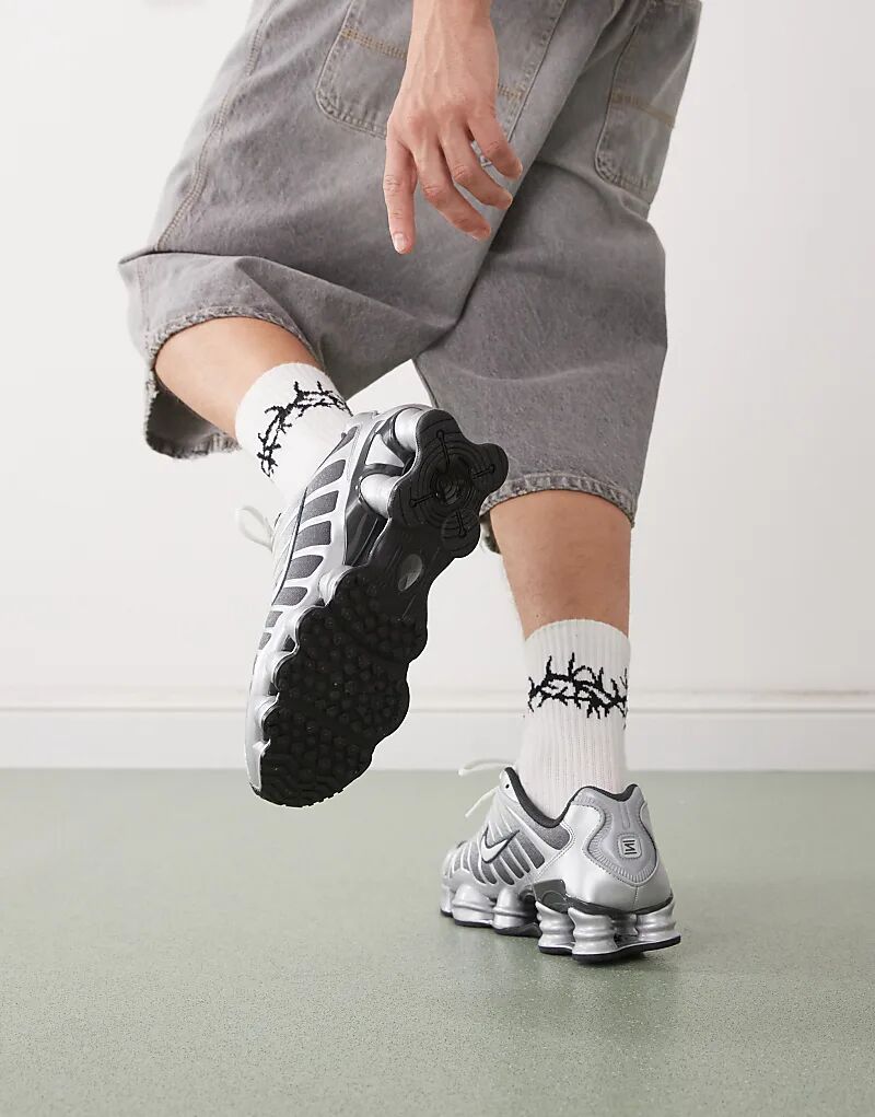 Кроссовки унисекс Nike Shox TL серебристого цвета — фото 4