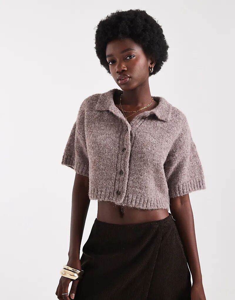 

Укороченный кардиган с короткими рукавами от Native Youth приглушенного коричневого цвета