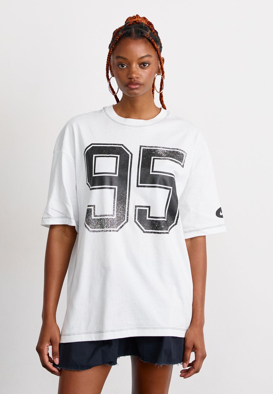 

Футболка Nike Sportswear STREET TEE, Summit White/White