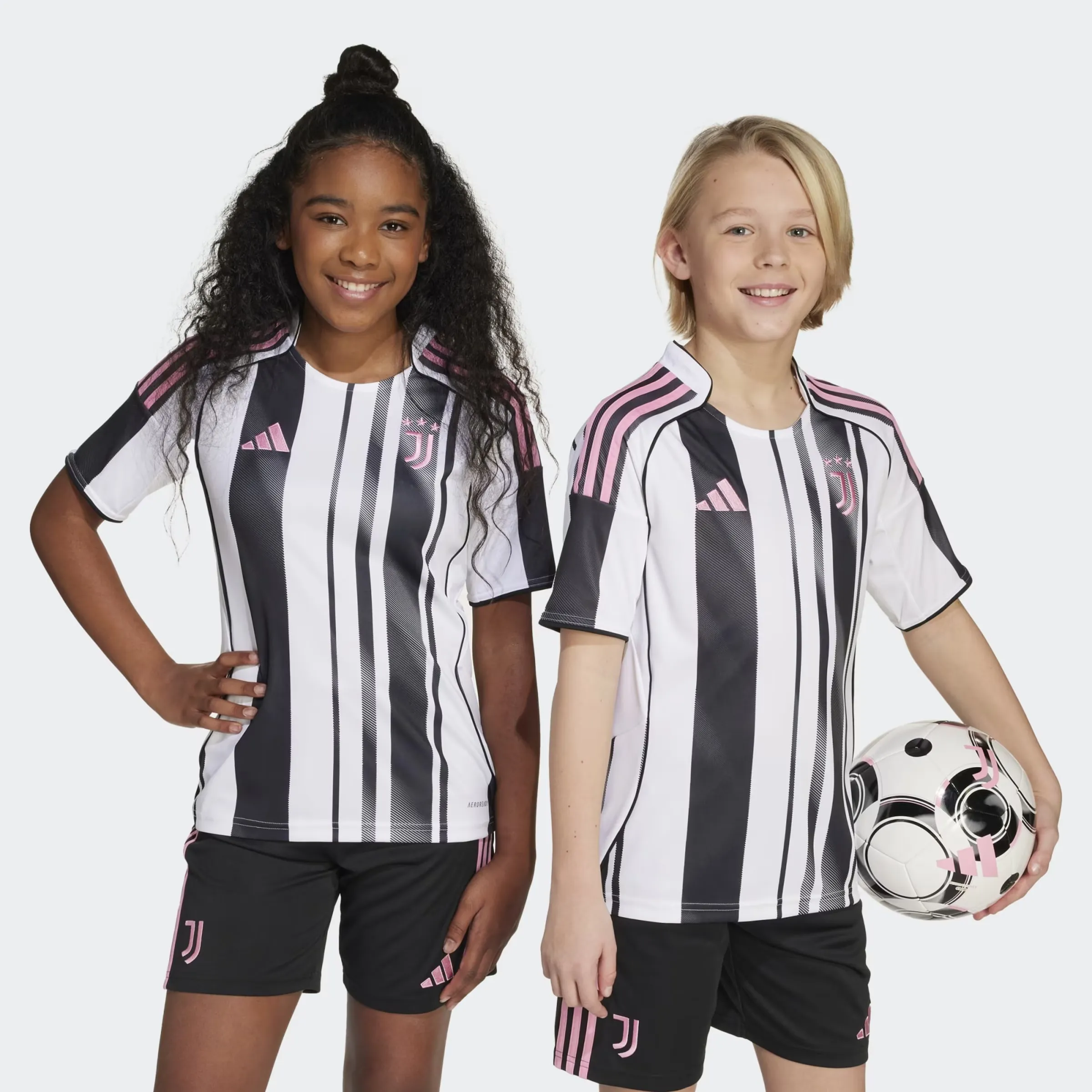 

Детская футболка домашняя форма Juventus FC 2025-2026 adidas, белый/черный