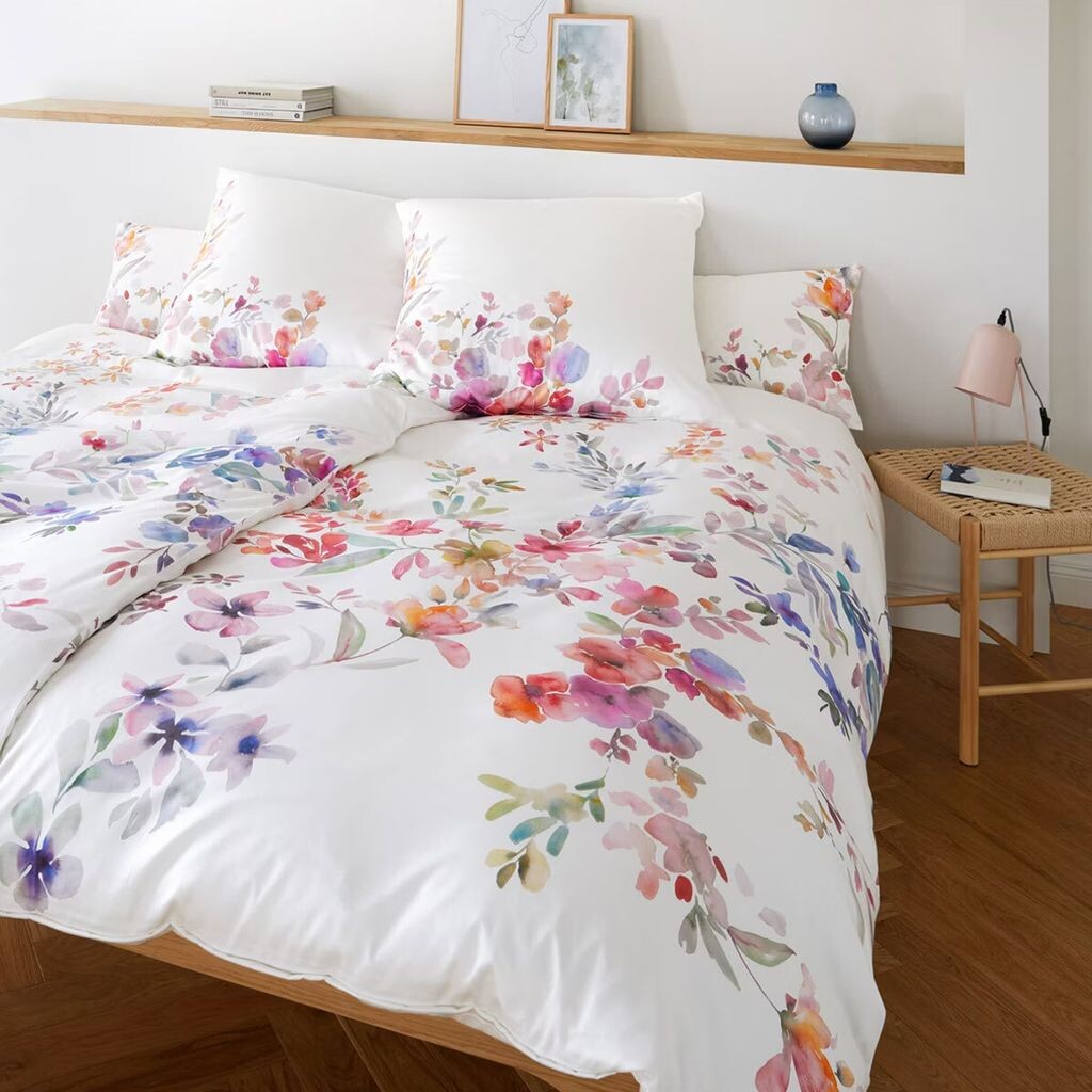 

Элегантный комплект постельного белья из шелкового сатина Удивительный цвет белый размер 135х200+80х80см Elegante