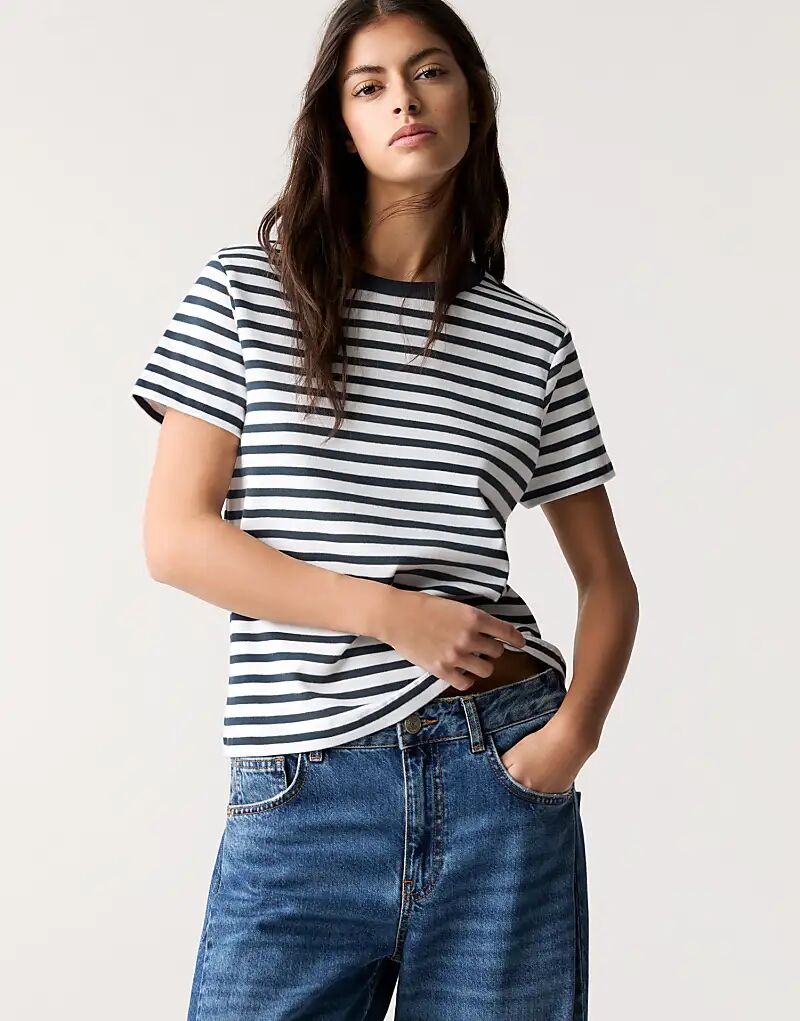 

Футболка Pull&Bear с короткими рукавами темно-синего цвета