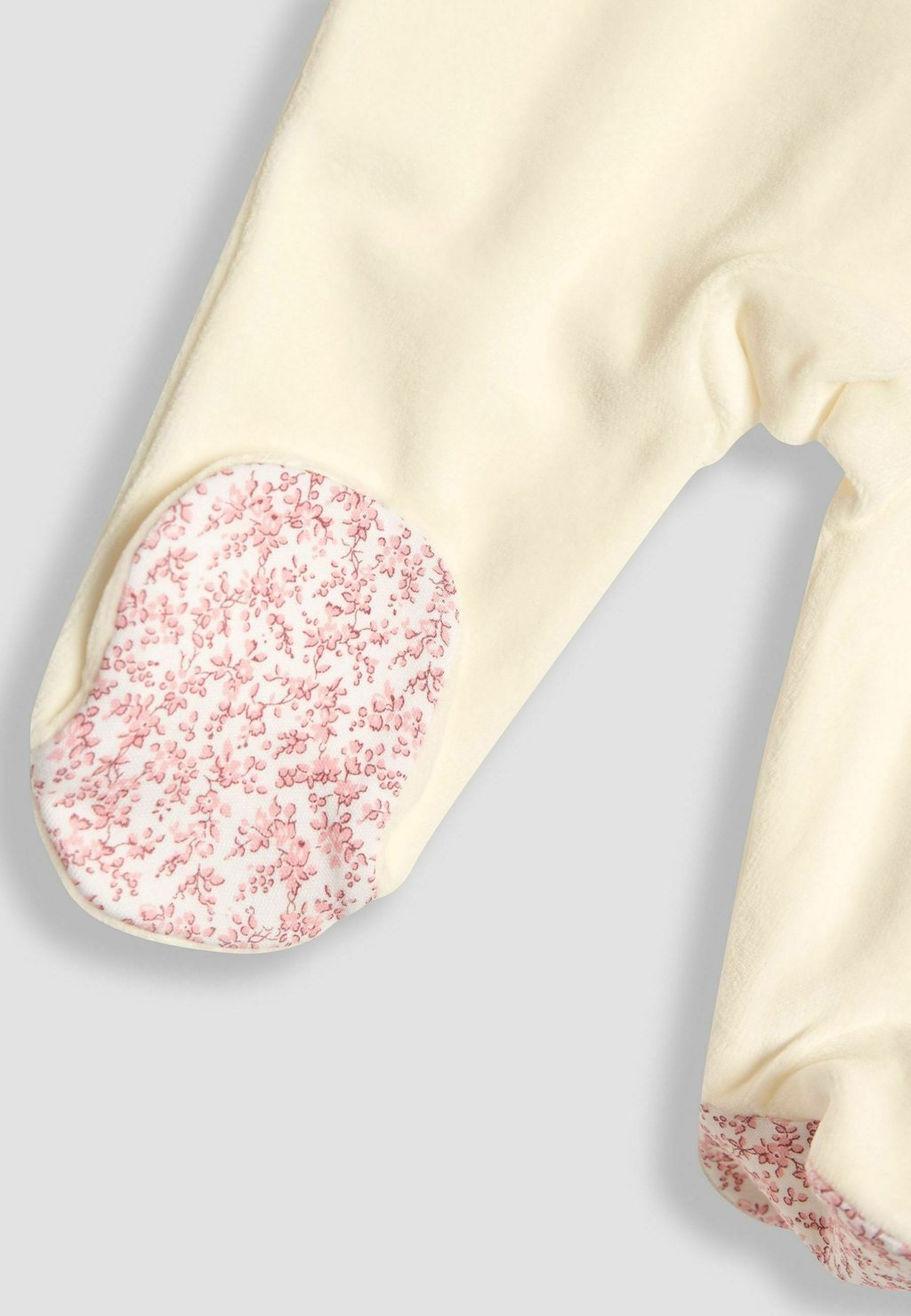 Костюм для сна HEART APPLIQUÉ ALL-IN-ONE REGULAR FIT JoJo Maman Bébé, белый — фото 3