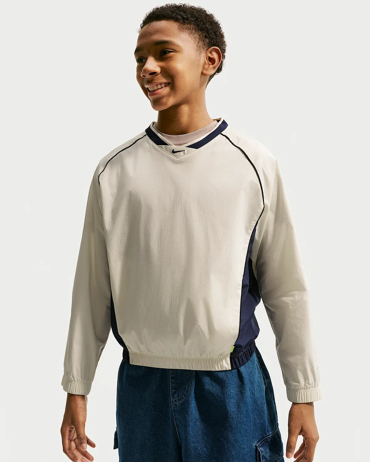 Детская вязаная рубашка с V-образным вырезом Nike Sportswear, Soft Pearl/Midnight Navy/Black/Soft Pearl — фото 3