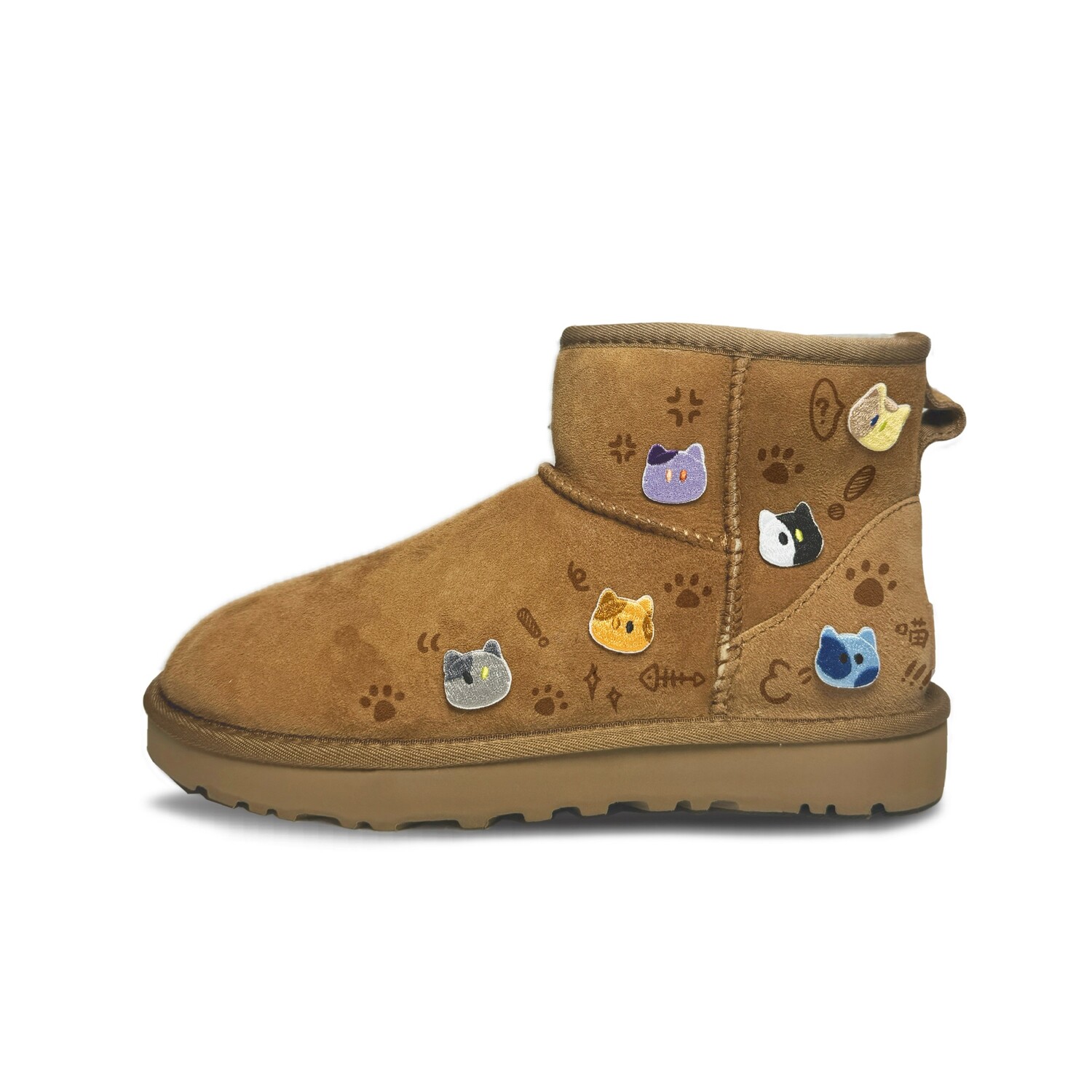 Угги UGG Classic Mini с мини декором, коричневый