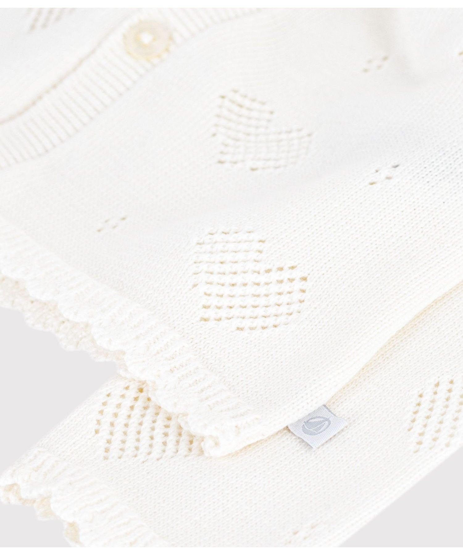 Вязаный кардиган с сердечками PETIT BATEAU, Off white — фото 4