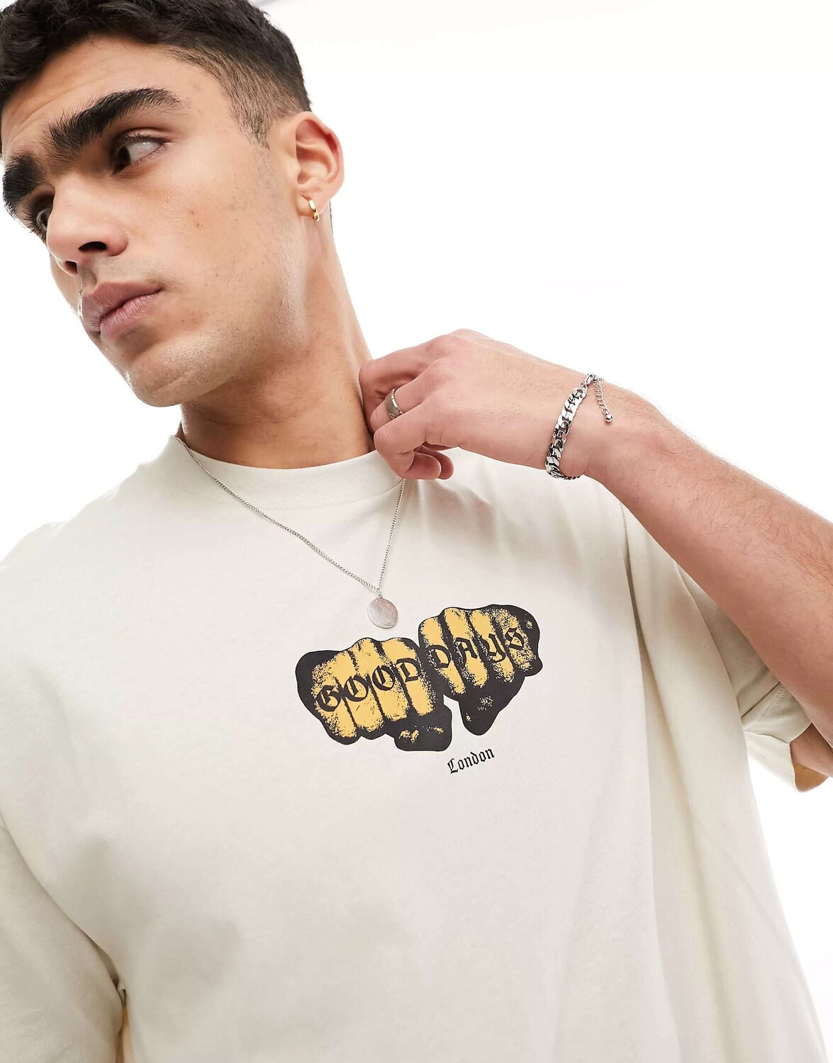 

Бежевая футболка оверсайз с принтом на груди ASOS