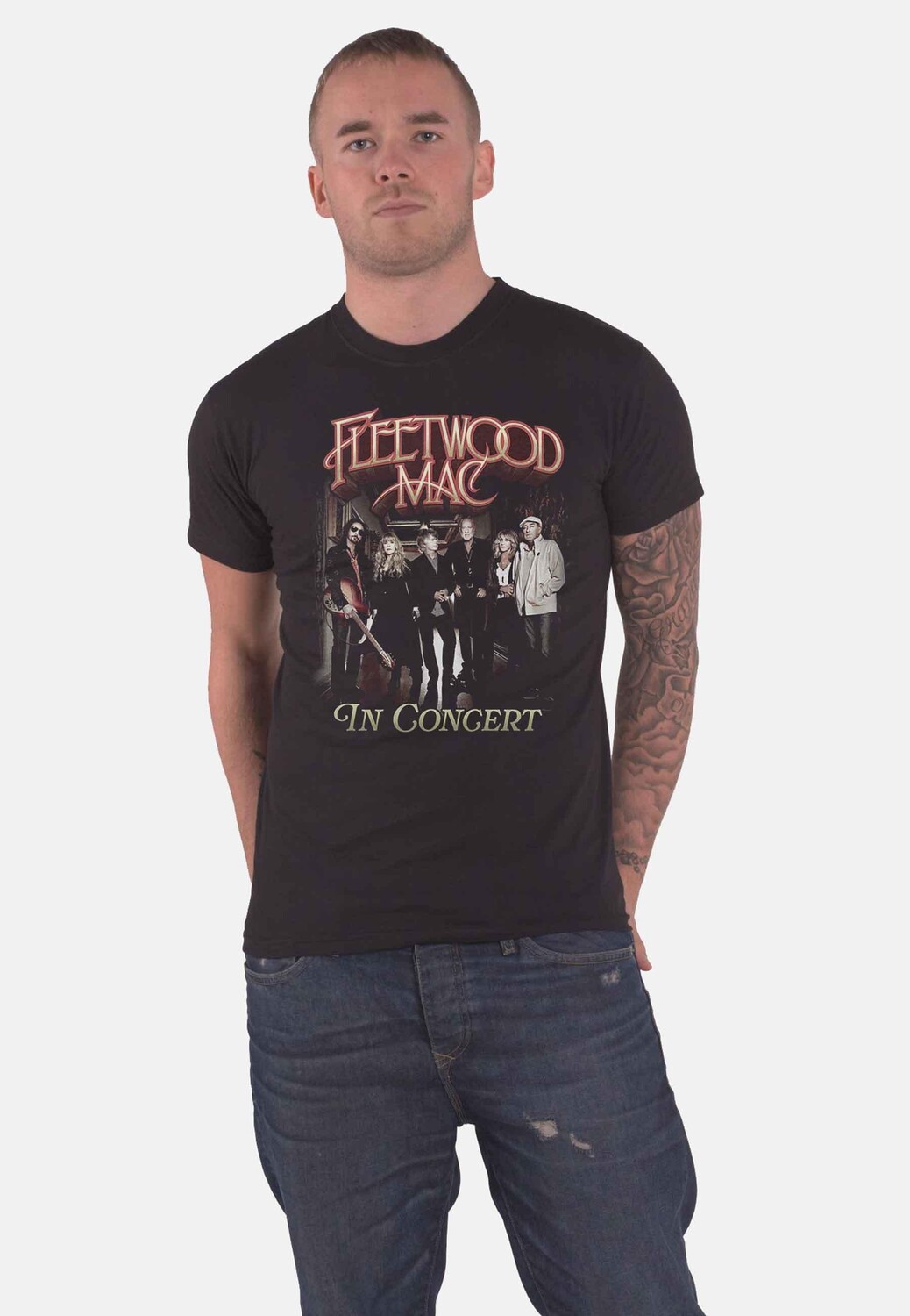 

в концертной футболке Fleetwood Mac, черный