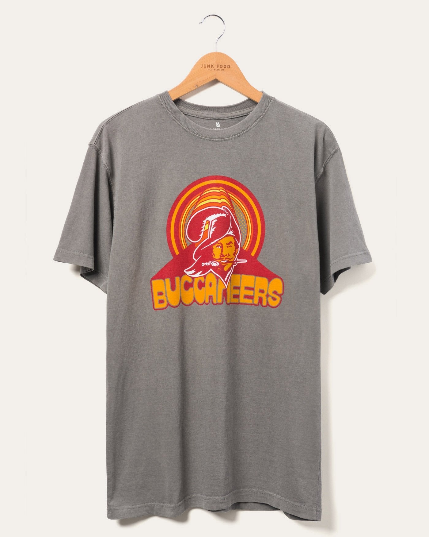 

Футболка NFL Infinite Vibe Buccaneers Flea Market Junk Food Clothing, цвет graphite