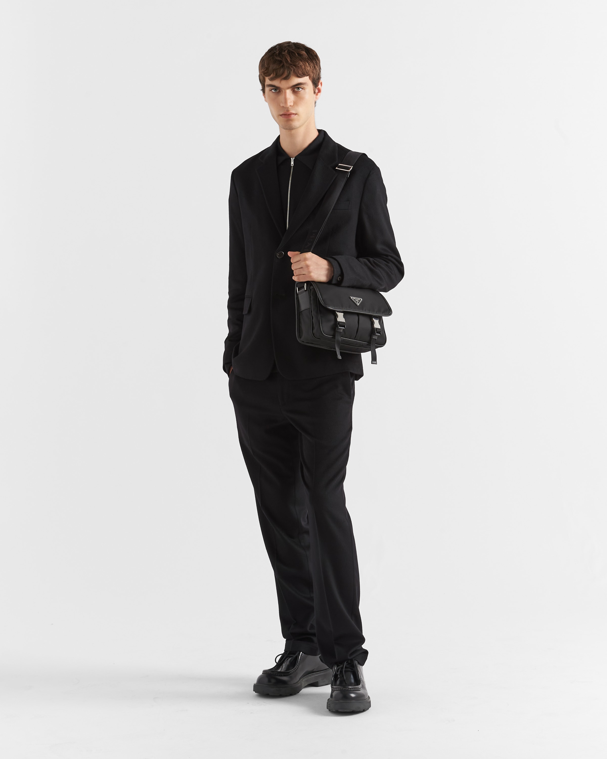 Сумка на плечо из Re-Nylon и кожи сафьяно Prada, черный — фото 2