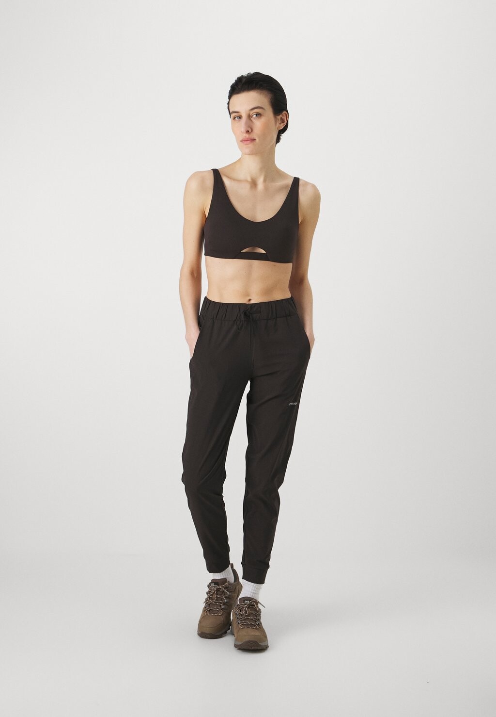 Спортивный бюстгальтер с легкой поддержкой MAIPO LOW IMPACT ADJUSTABLE BRA Patagonia, цвет black — фото 2