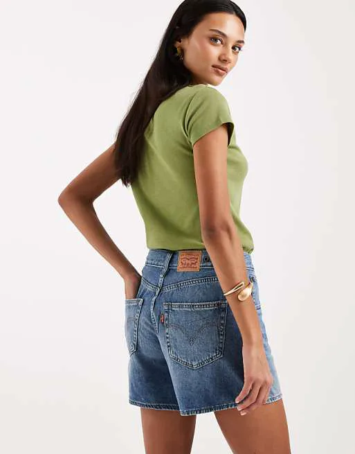 Синие джинсовые шорты до середины бедра с зауженной талией Levi's — фото 2