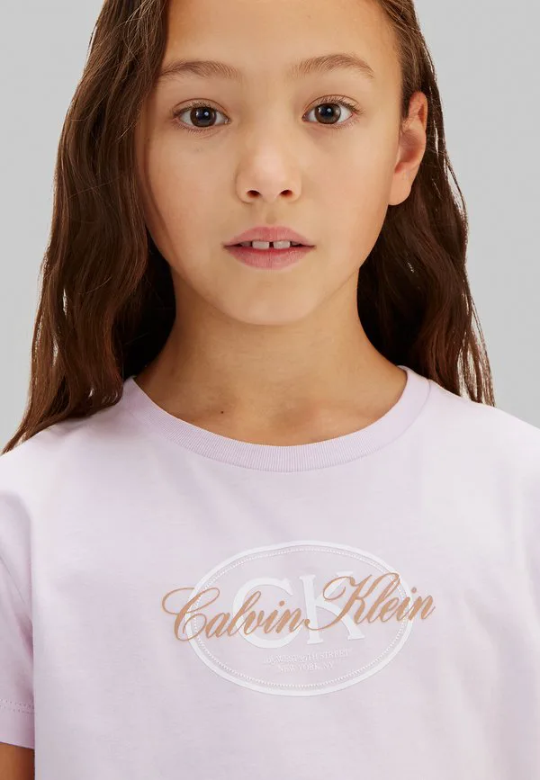 Футболка с логотипом Calvin Klein Jeans, Island Lilac — фото 4