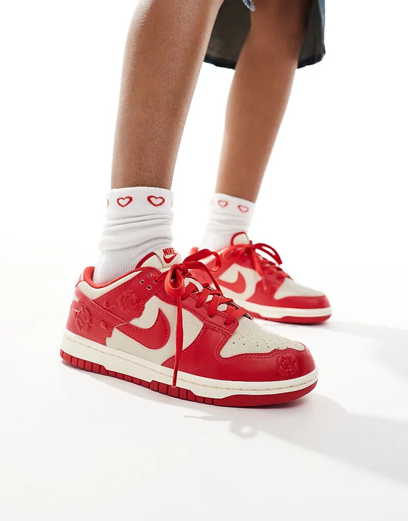 Кроссовки Nike Dunk Low SE красного и бежевого цветов
