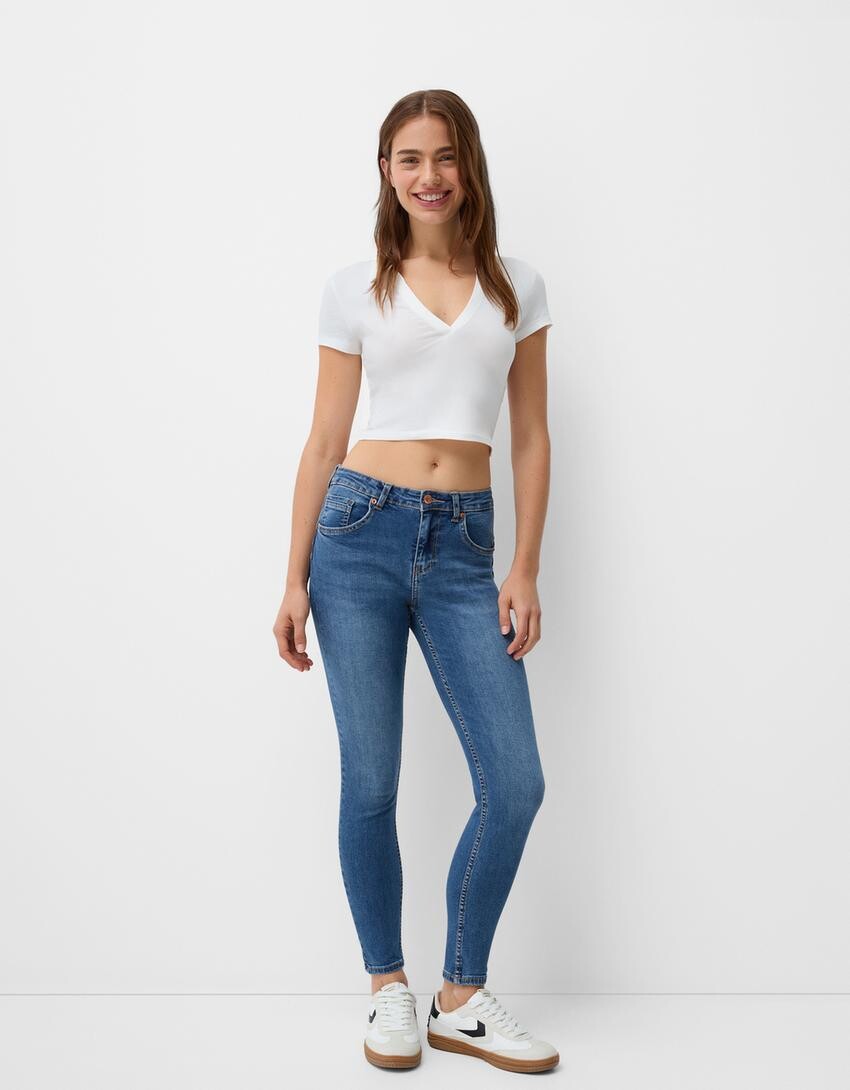 

Узкие джинсы с эффектом пуш-ап Bershka, синий