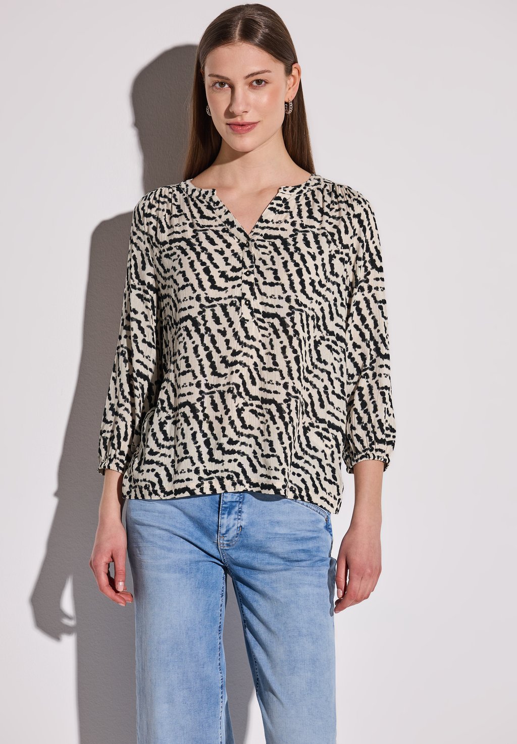 

Блуза IM LOOK Street One, песочный