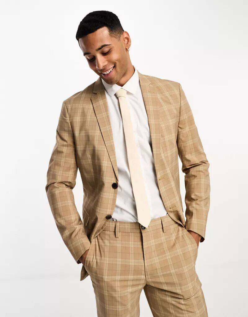 

Jack & Jones Premium – очень облегающий пиджак в бежевую клетку