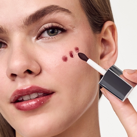 Многофункциональное масло для губ и щек Clinique Pop Cheek and Lip Oil, Black Honey 7 ml — фото 3