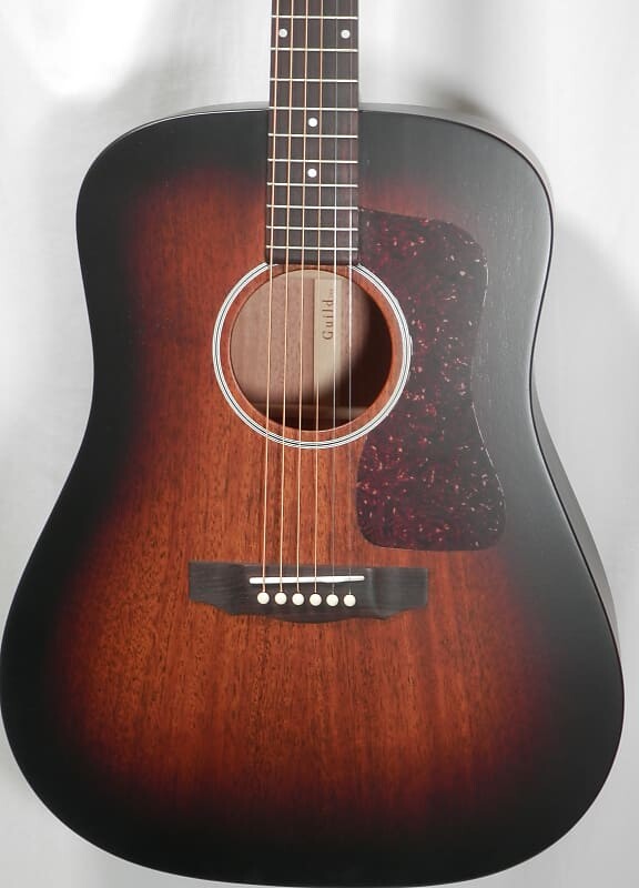 

Акустическая гитара Guild D-20 Vintage Sunburst Satin Dreadnought Acoustic