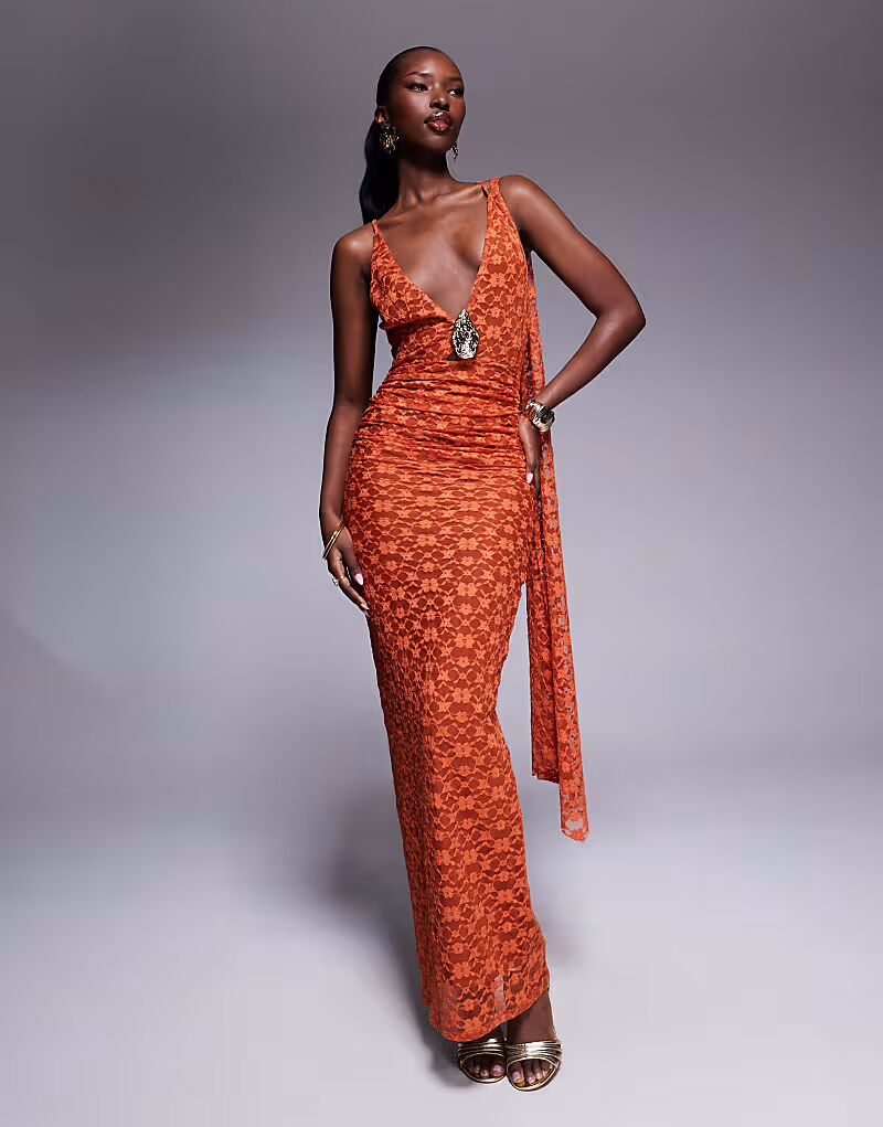 

Платье макси с глубоким вырезом и драпировкой ASOS DESIGN красного цвета