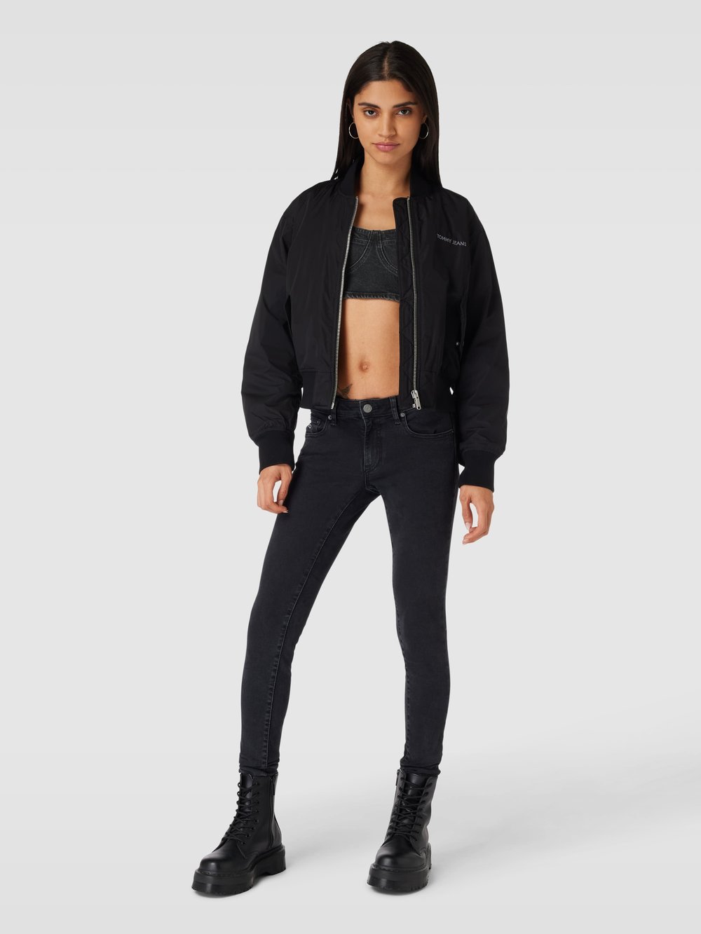 

Укороченный топ с вышитым логотипом Tommy Jeans, черный