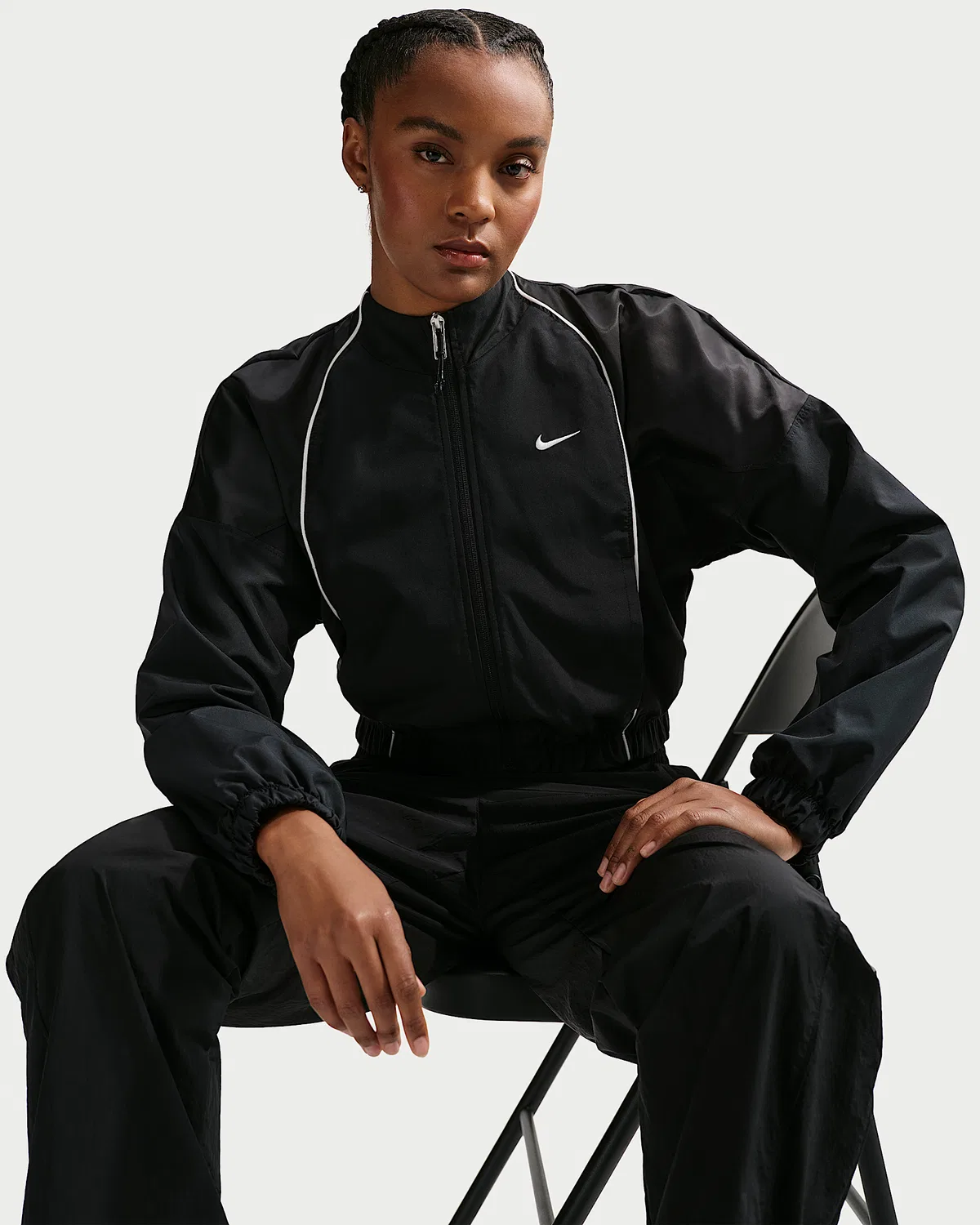 Женская укороченная куртка Nike Sportswear, Black/Black/Black/Sail — фото 3