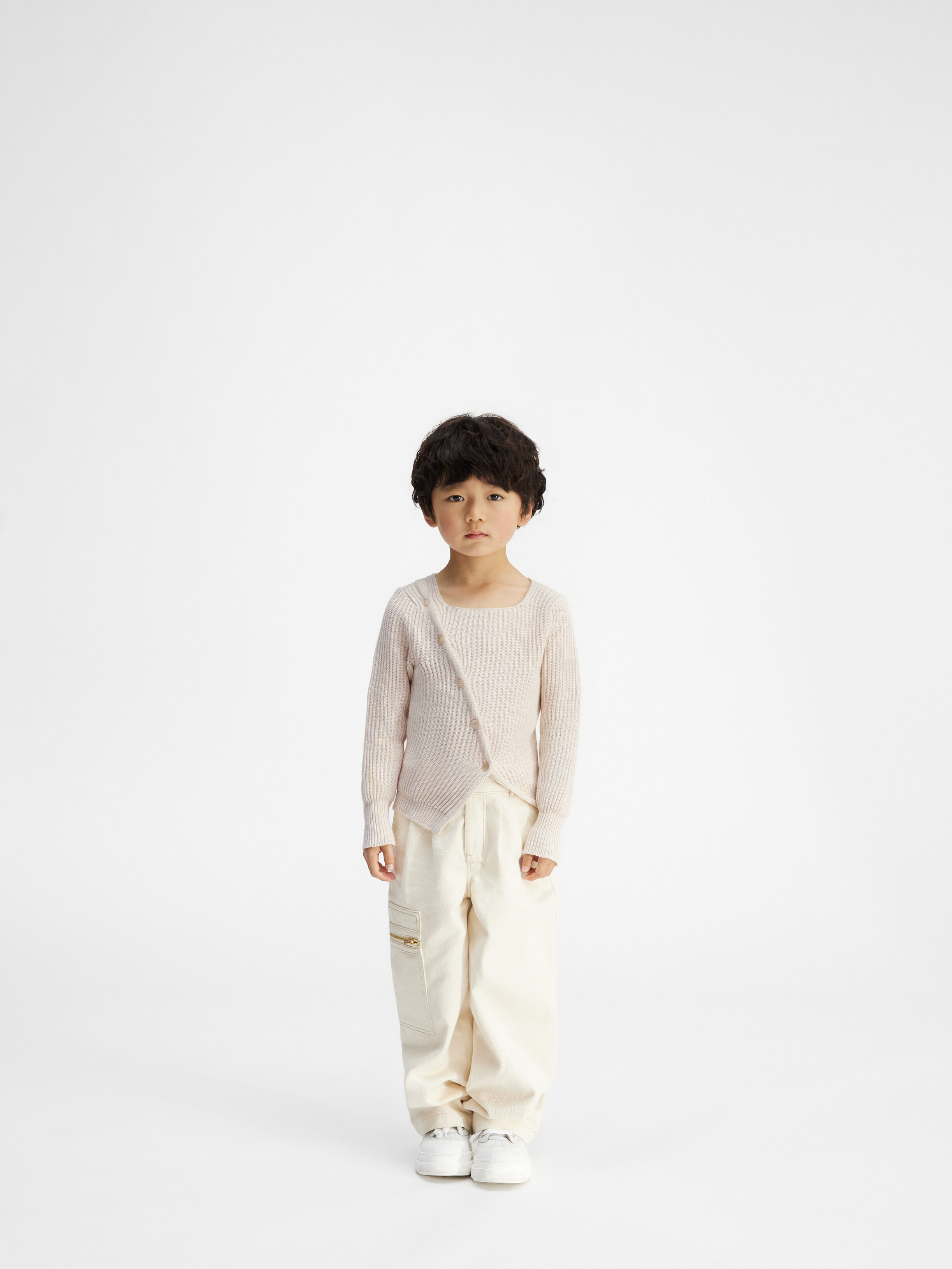 

Асимметричный свитер на пуговицах JACQUEMUS The Pau kids' knit, белый