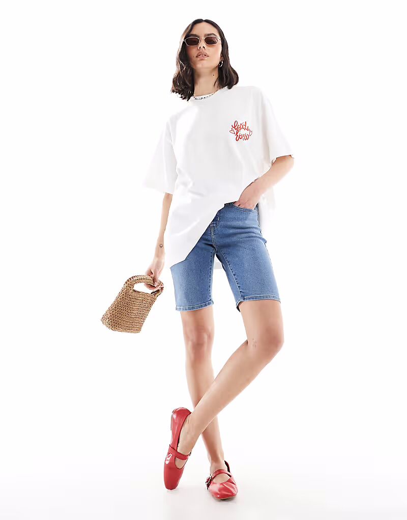 

Джинсовые шорты-бермуды Levi's с высокой талией, средне-синего цвета