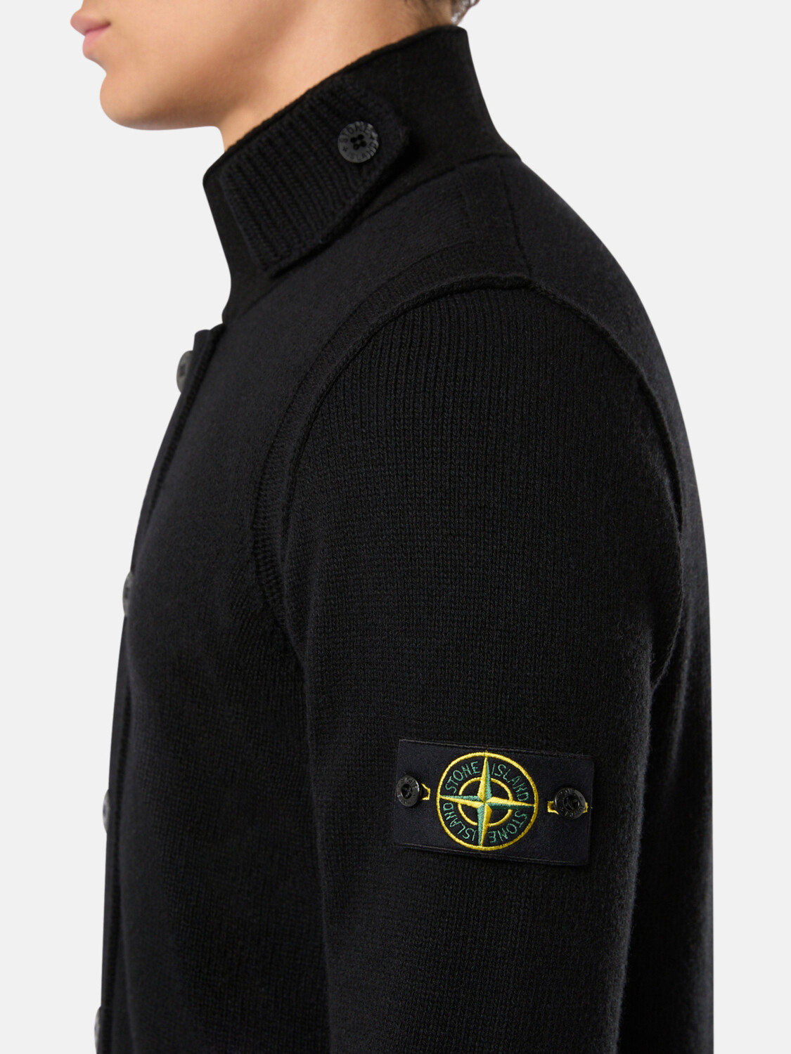Свитер на пуговицах с фетровой отделкой Stone Island 5100047 LAMBSWOOL, черный — фото 3