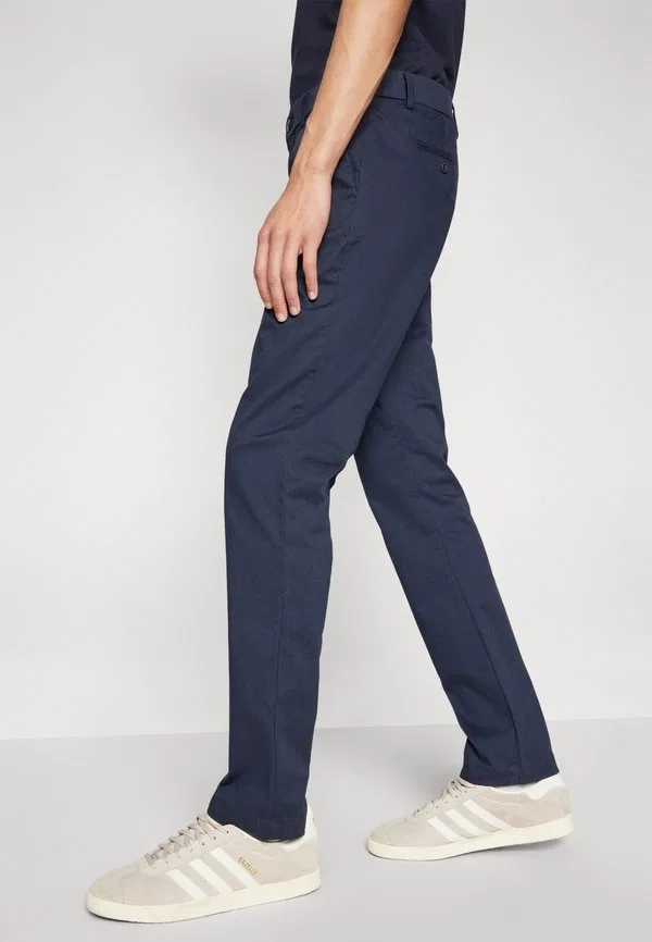 Узкие спортивные брюки-чинос из эластичной ткани Gap, New Classic Navy — фото 4