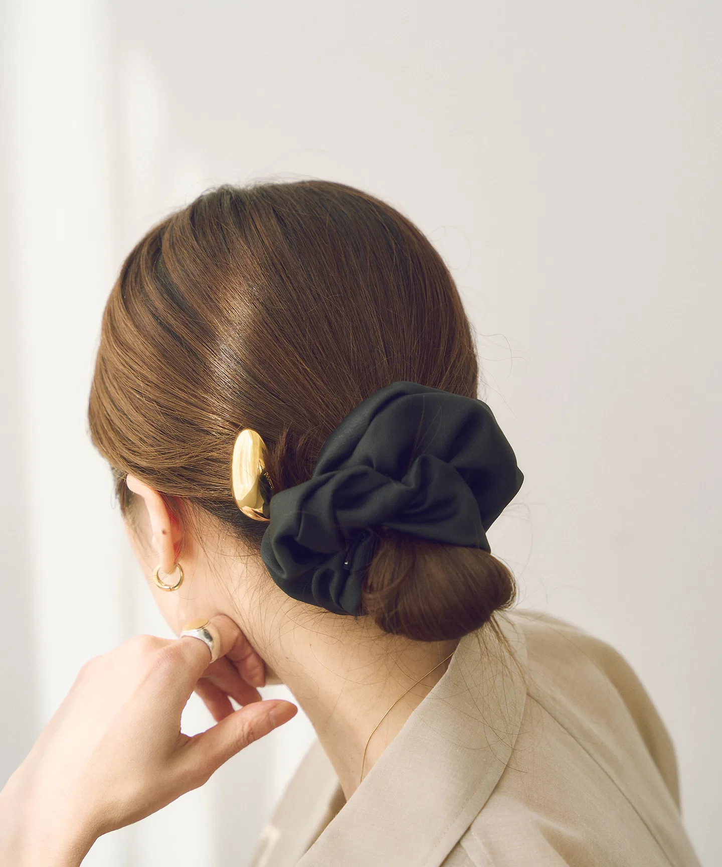 Резинка для волос STONE scrunchie in mood, белый — фото 3