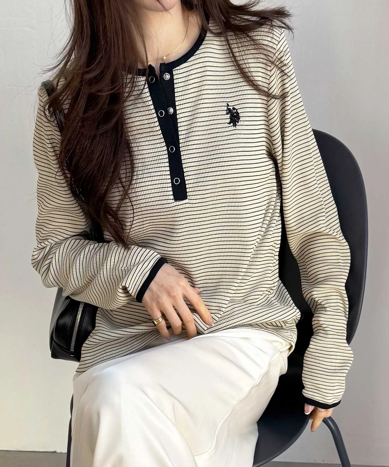 Женская футболка U.S. POLO ASSN. с вафельным принтом и вышивкой — фото 2