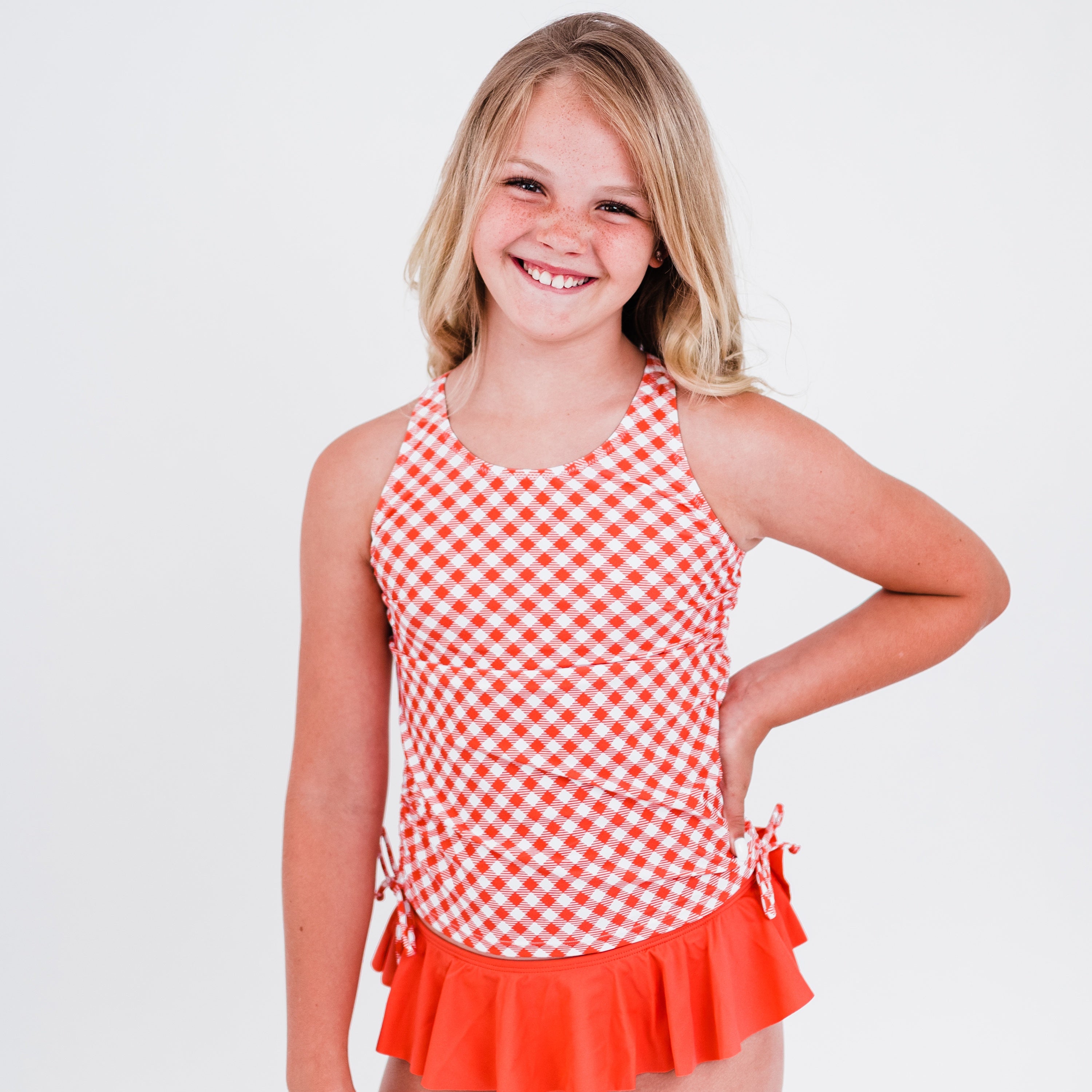 

Топ для плавания Abby Tankini для девочек Calypsa, цвет coral gingham