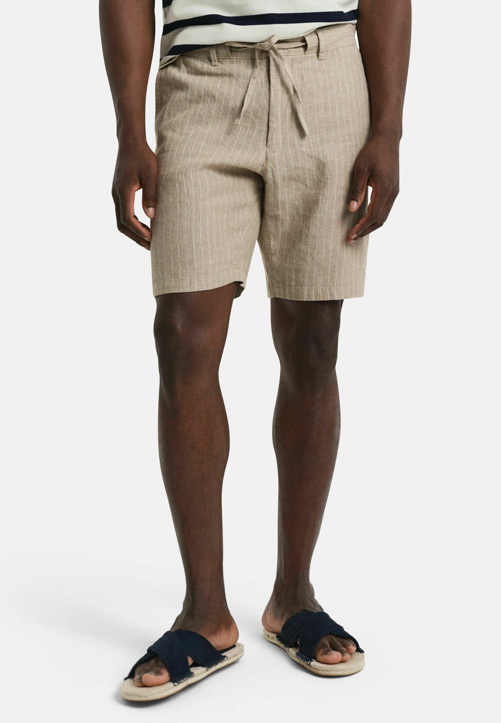

Шорты REGULAR FIT PINSTRIPED GANT, бежевый