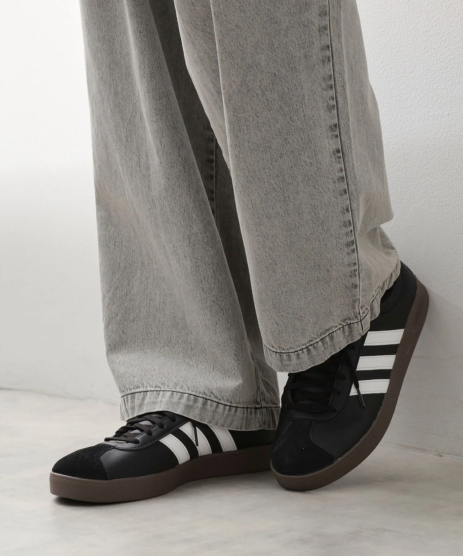 Мужские кроссовки adidas VL COURT BASE из искусственной кожи белые — фото 2