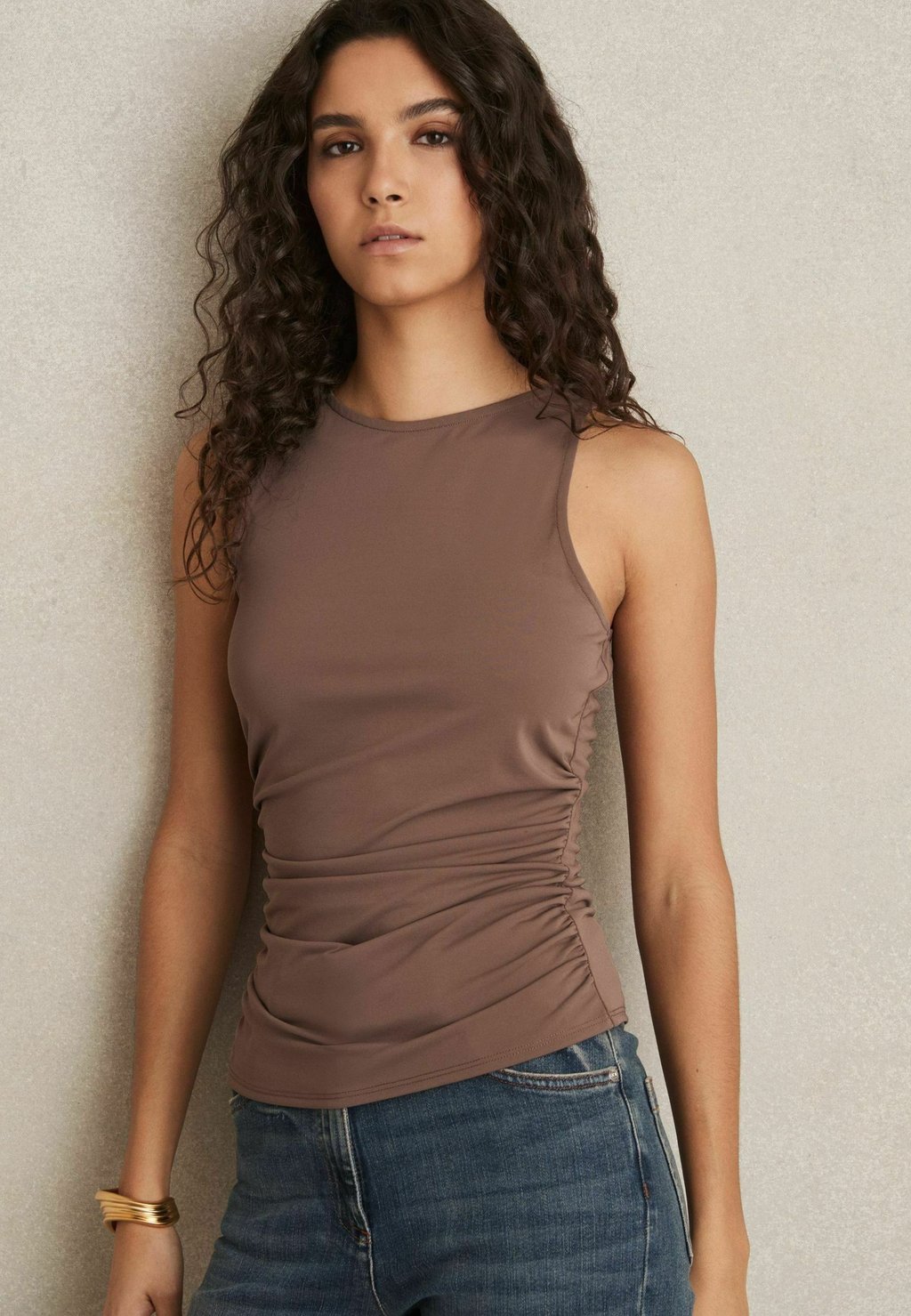 

Топ MADELYNNE RUCHED-SIDE Reiss, светло-коричневый